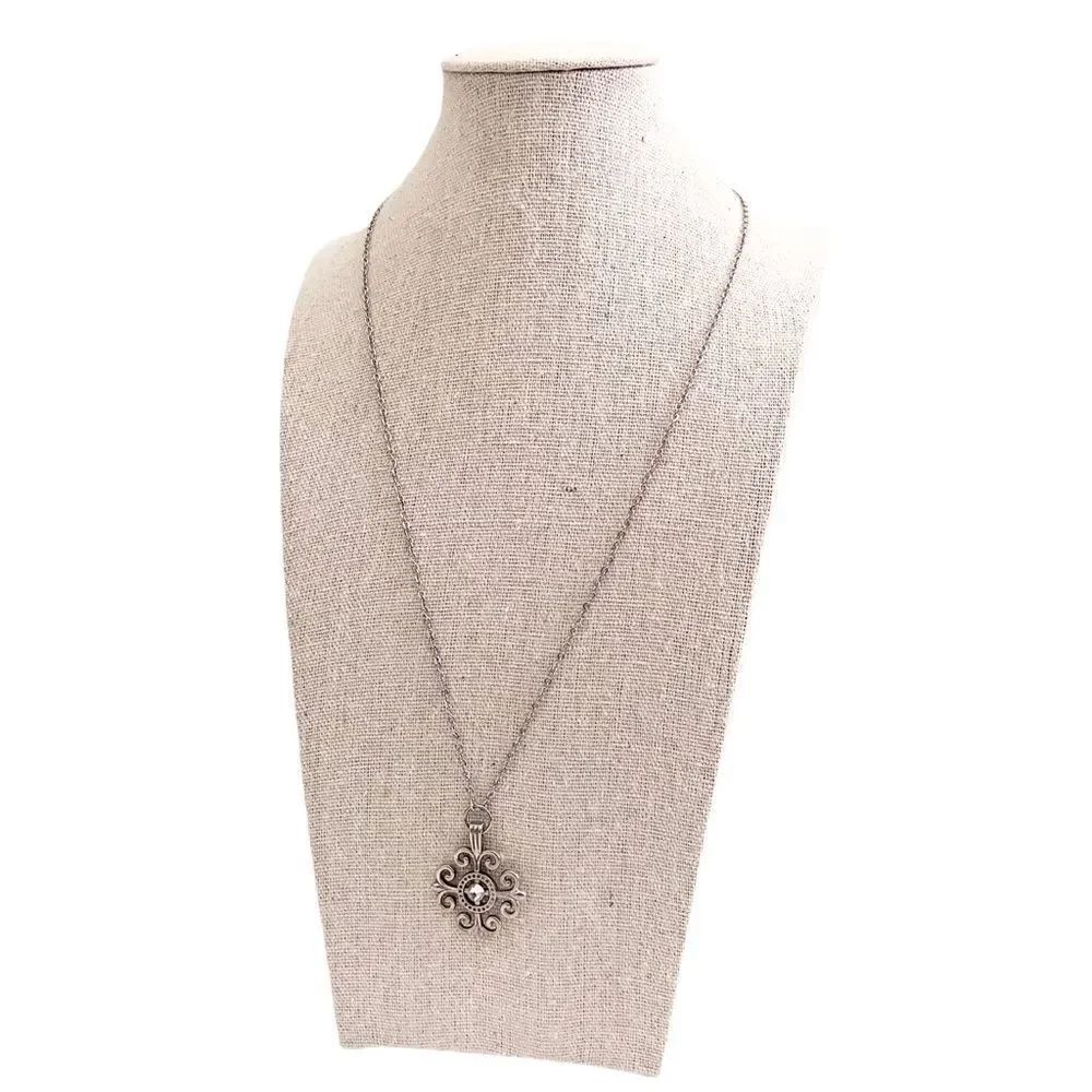 Fashionable Statement Necklace in Silver Tone